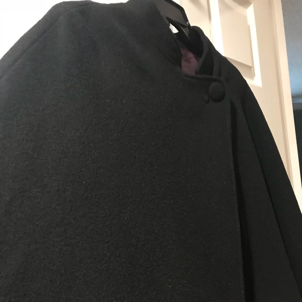 Beautiful cape /jacket - Picture 2 of 7